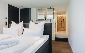 2 bedrooms, travel crib, WiFi, bed sheets