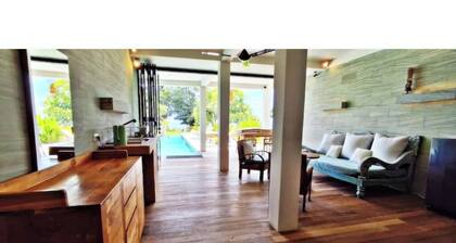 KAMAR HIJAU. Comfortable 1BR Beachfront Apartment With AC, Pool & Kitchenette.