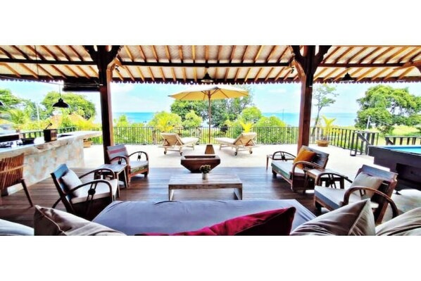 Property grounds - Ethnic, Beach, peaceful, Spacious, Fun (Tegallengah)