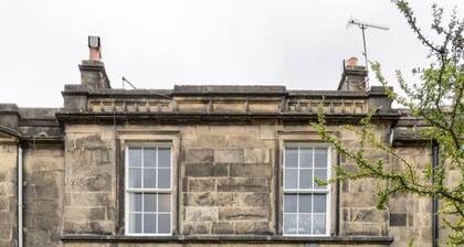 The Allan Maisonette | Charming Georgian Retreat