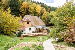 المنشأة من الخارج