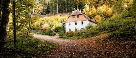 المنشأة من الخارج