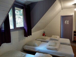 2 quartos, ferros/tábuas de passar roupa, Wi-Fi, roupa de cama