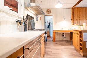 Fridge, microwave, oven, coffee/tea maker