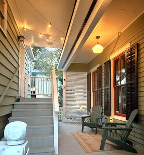 Exterior detail - Walk to Beach! 5 mins to Strand & Cruise Port w King Bed (Galveston)