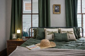 2 bedrooms, travel crib, free WiFi, bed sheets