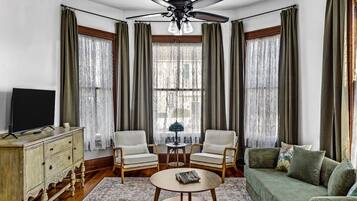 Smart TV, books, stereo