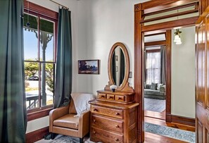 Smart TV, libros y estéreo 