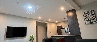 Fantastic apartment with AC in vibrant Accra