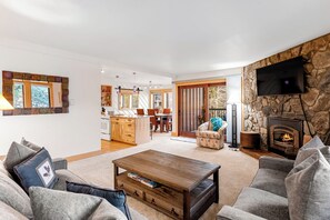 Téléviseur, foyer, lecteur de DVD