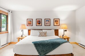 2 bedrooms, desk, iron/ironing board, travel crib