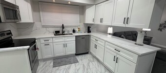 Modern 3BR Home in Sterling Heights -Wi-Fi • Family Friendly