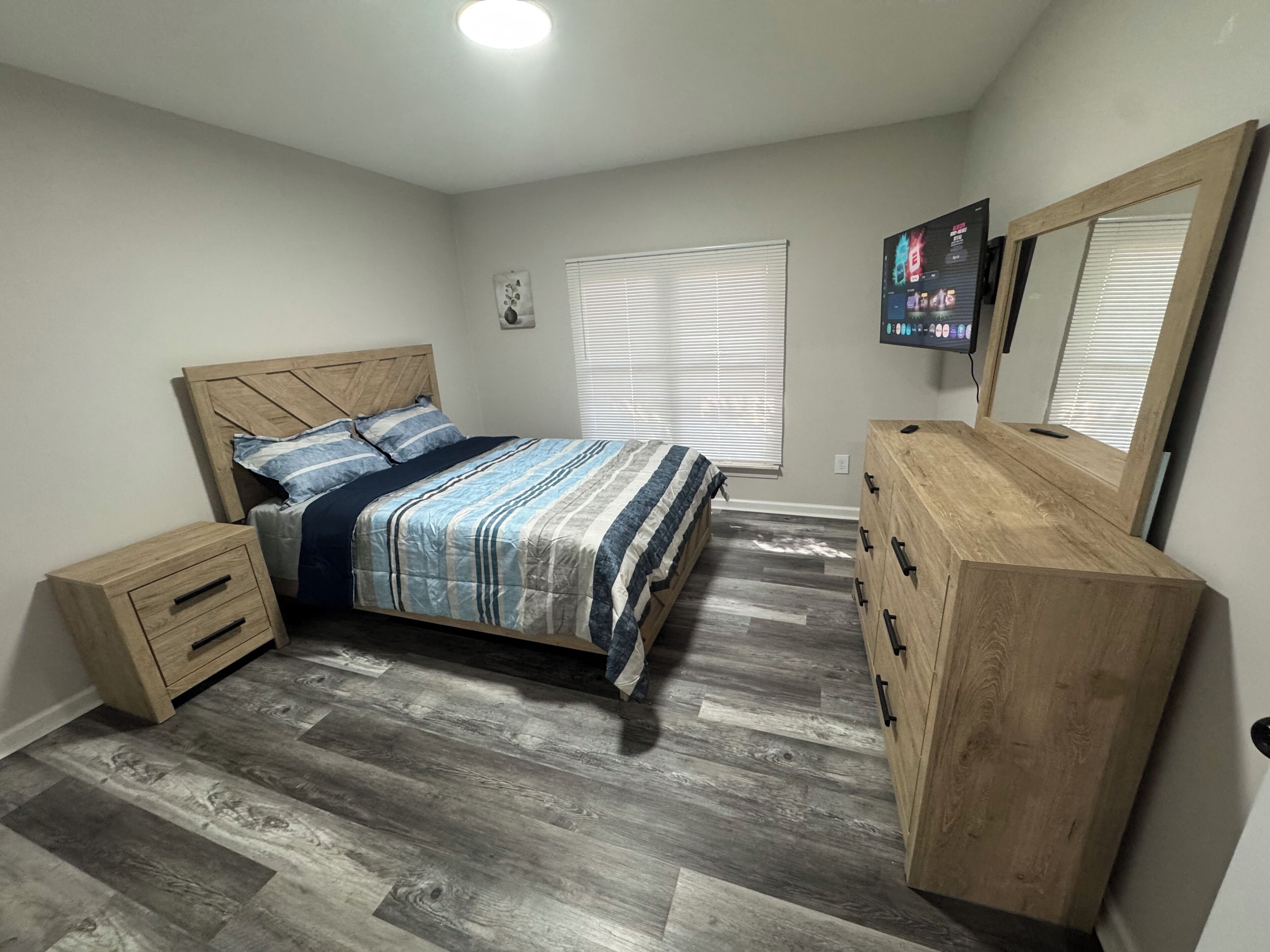 3 slaapkamers, een strijkplank/strijkijzer, gratis wifi, beddengoed