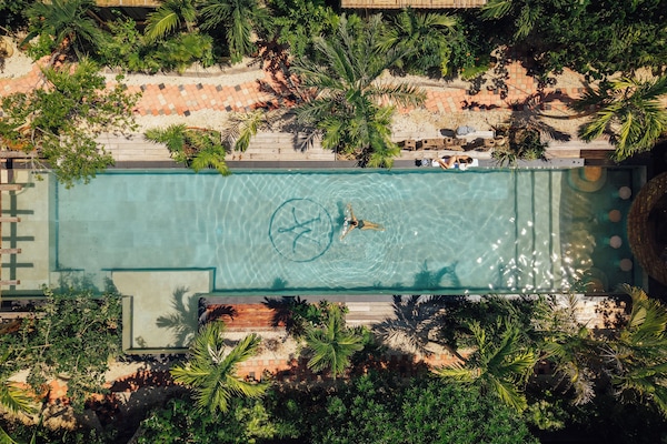 Kolam renang terbuka