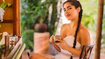 Bar junto a la piscina