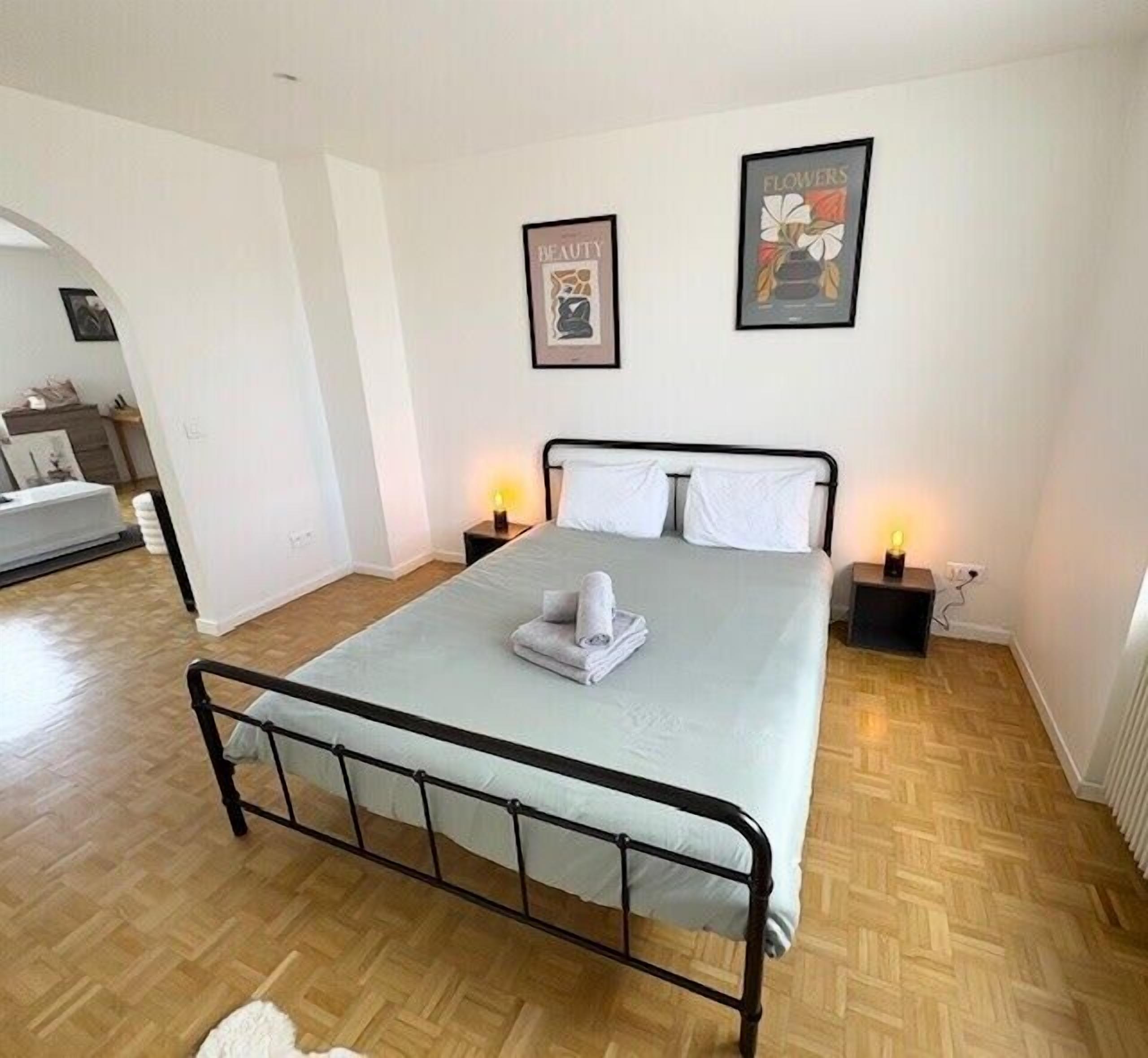 2 室のベッドルーム、WiFi、ベッドシーツ