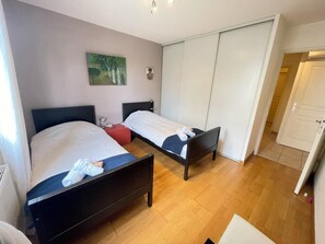 2 bedrooms, iron/ironing board, WiFi, bed sheets