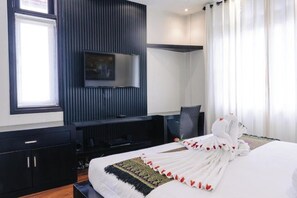 Apartment, 2 Bedrooms | Desk, laptop workspace, blackout drapes, iron/ironing board - Khach San Le Domaine de Cocodo (Thanh pho Hue)