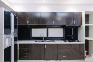 Full-size fridge, microwave, oven, stovetop - Khach San Le Domaine de Cocodo (Thanh pho Hue)