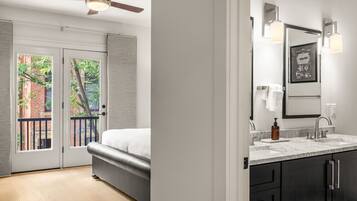 3 bedrooms, desk, iron/ironing board, WiFi