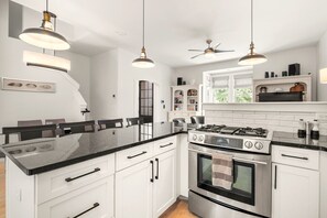 Fridge, microwave, stovetop, dishwasher