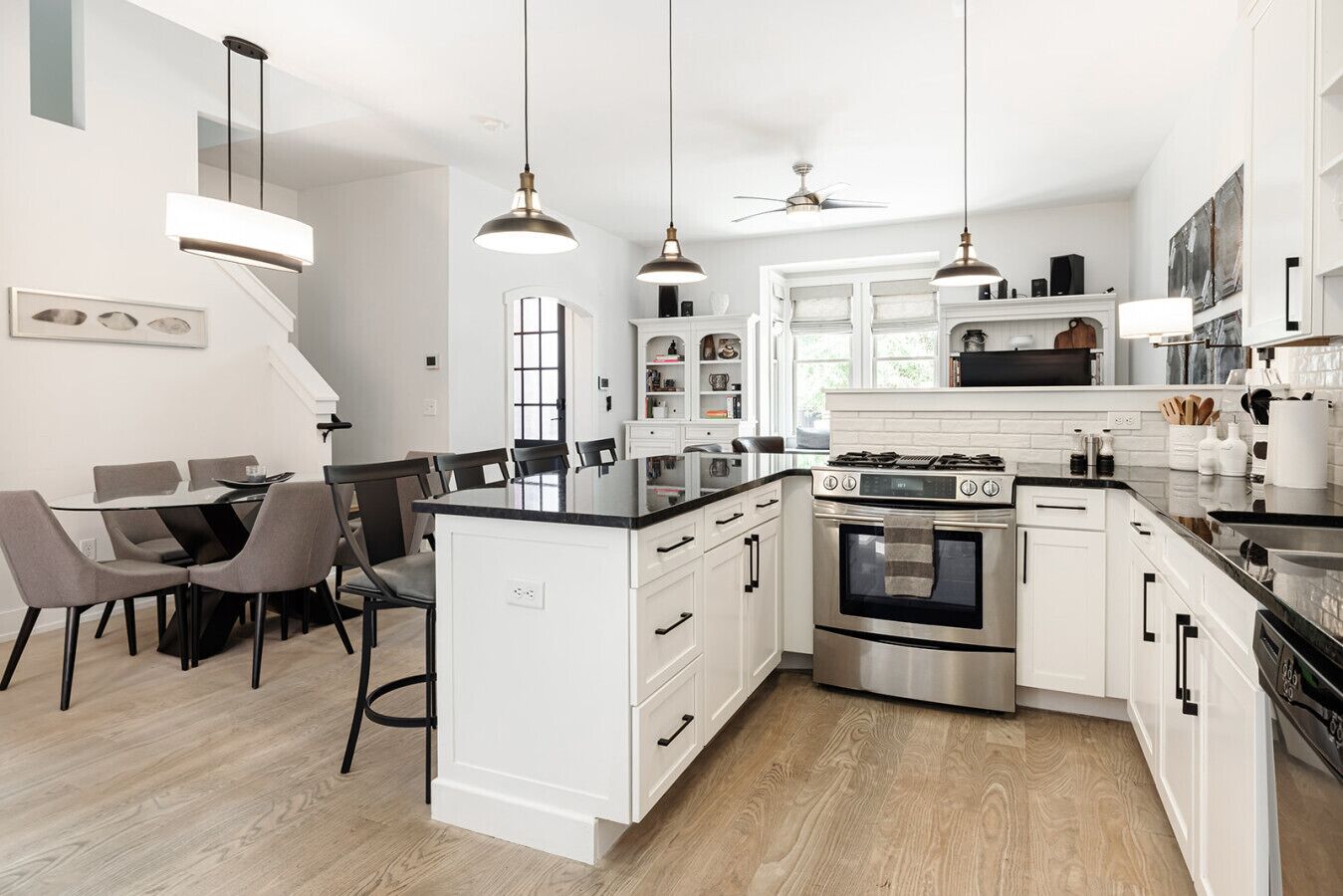 Coffee/tea maker, fridge, microwave, stovetop