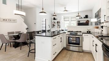 Coffee/tea maker, fridge, microwave, stovetop