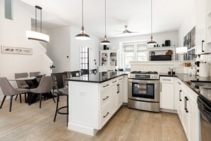 Fridge, microwave, stovetop, dishwasher