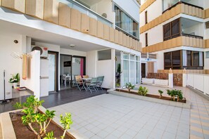 Outdoor dining - Vacation Apartment 'Beautiful  1115 Central' with Sea View, Wi-Fi and Air Conditioning (Maspalomas)