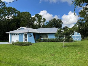 Exterior - 4 For Fore! (Sebring)