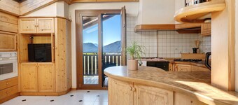 Apartment 'Holzsuite' with Mountain View, Balcony and Wi-Fi