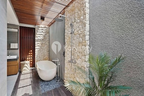 Villa, 4 chambres, vue piscine | Salle de bain
