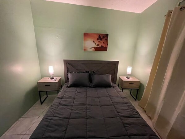 1 sovrum, skrivbord, strykjärn/strykbräda och gratis wi-fi