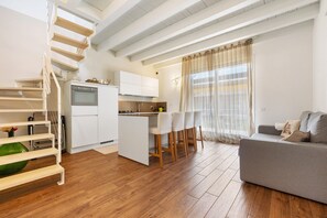 TV - Apartment 'Castello A Raffa' with Mountain View, Wi-Fi and Air Conditioning (PUEGNAGO DEL GARDA)