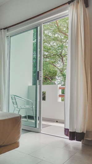 Desk, laptop workspace, iron/ironing board, free WiFi