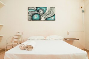 Desk, laptop workspace, iron/ironing board, free WiFi - Lifestyle Hotel Juquilita (Puerto Escondido)