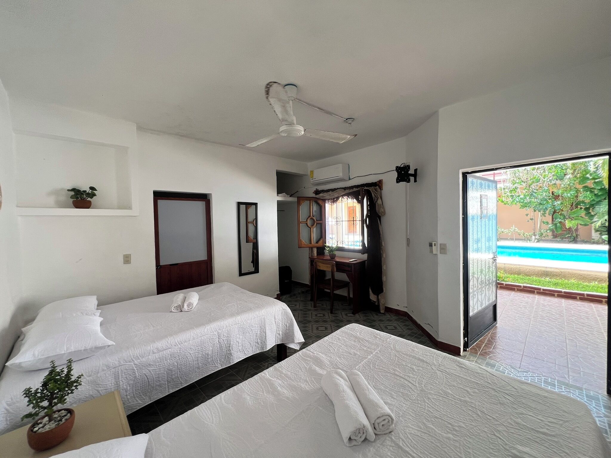 办公桌、笔记本电脑工作区、熨斗/熨板、免费 WiFi