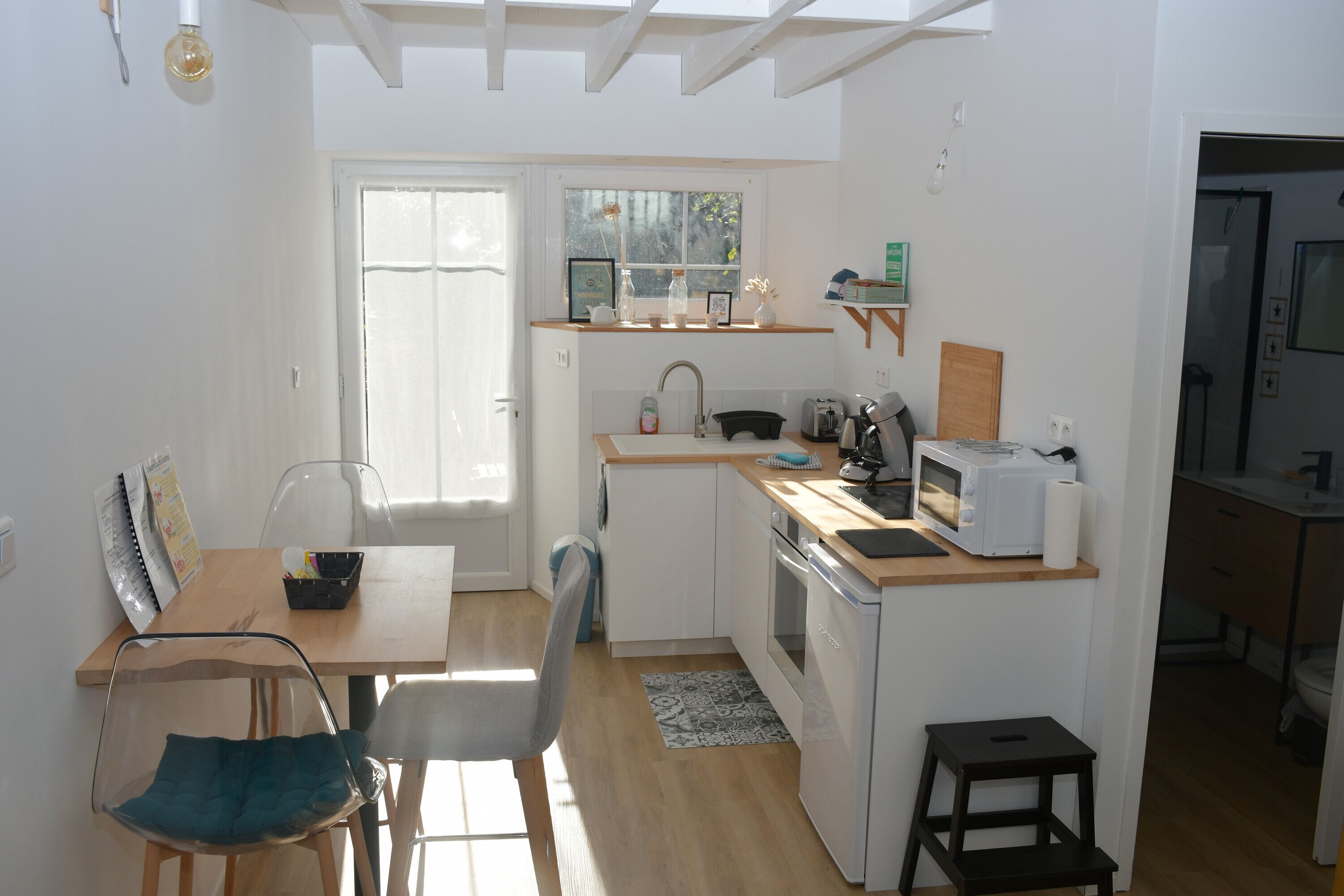 Refrigerador, microondas, horno y parrilla de estufa 