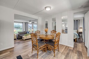 Interior - Boater and Fisherman's Paradise. Bring your boat, bring your dog, and enjoy! (Edgewater)