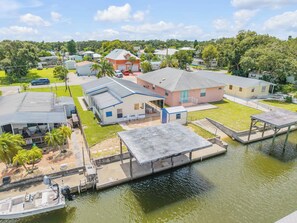 Exterior - Boater and Fisherman's Paradise. Bring your boat, bring your dog, and enjoy! (Edgewater)
