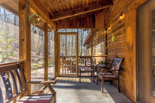 Beautiful 5-Bedroom Cabin Heart of Massanutten - NEW!!