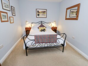 1 bedroom, individually decorated, individually furnished, free WiFi - The Treetop (Settle)