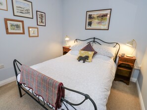 1 Schlafzimmer, individuell dekoriert, individuell eingerichtet