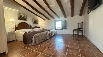 6 bedrooms, WiFi, bed sheets