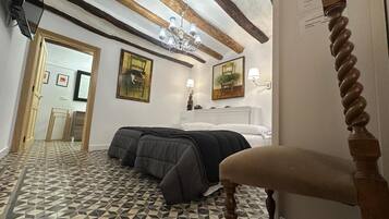 6 bedrooms, WiFi, bed sheets