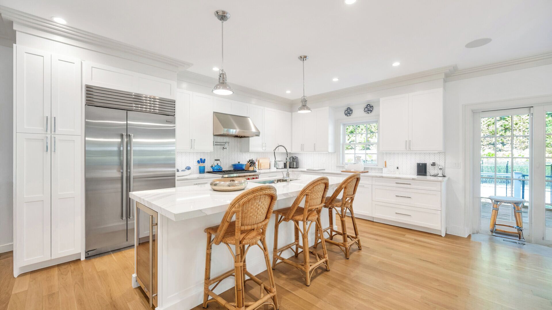 電子レンジ、オーブン、コンロ、コーヒー / ティーメーカー