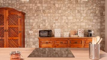 KylskÄp, mikrovÄgsugn, ugn och spishÀll