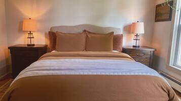 3 bedrooms, iron/ironing board, bed sheets