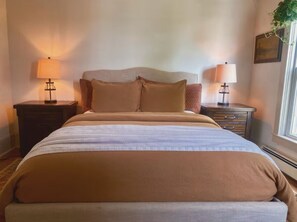 3 bedrooms, iron/ironing board, bed sheets