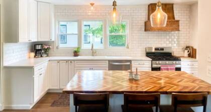 Charming 3-bedroom house in Gouverneur with private basketball court.